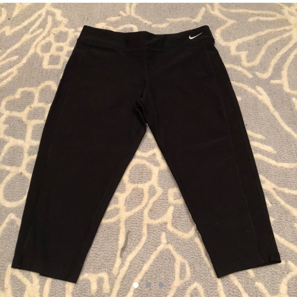Nike Black Cropped Leggings